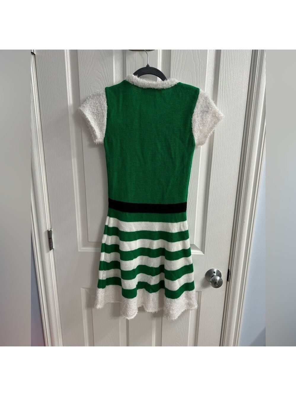 Young Girls Fun Christmas Dress - size Medium. Very Nice Condition - Picture 2 of 4